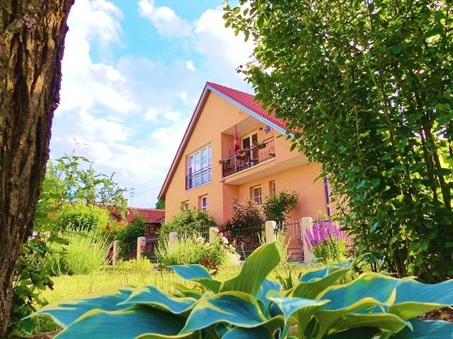 Ferienwohnung Am Wanderweg - 115qm große Ferienwohnung am Wanderweg mit Balkon und großzügigem Gästegarten in Friesenhausen, Aidhausen