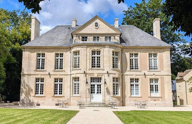 Hôtel pour 6 personnes, avec piscine ainsi que jardin et vue, animaux acceptés à Bény-sur-Mer