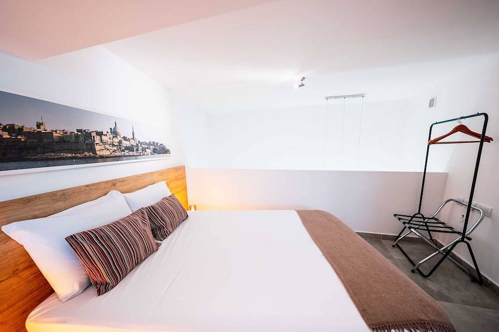 A traditional Maltese home with an Indoor Cave Pool in il-Mellieha, Mellieha