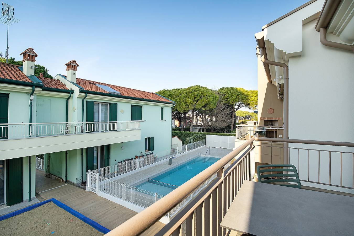 Apartamento entero, Apartamento 'Valentina 1 - Primer Piso' con piscina compartida, Wi-Fi y aire acondicionado in Lido di Jesolo, Jesolo