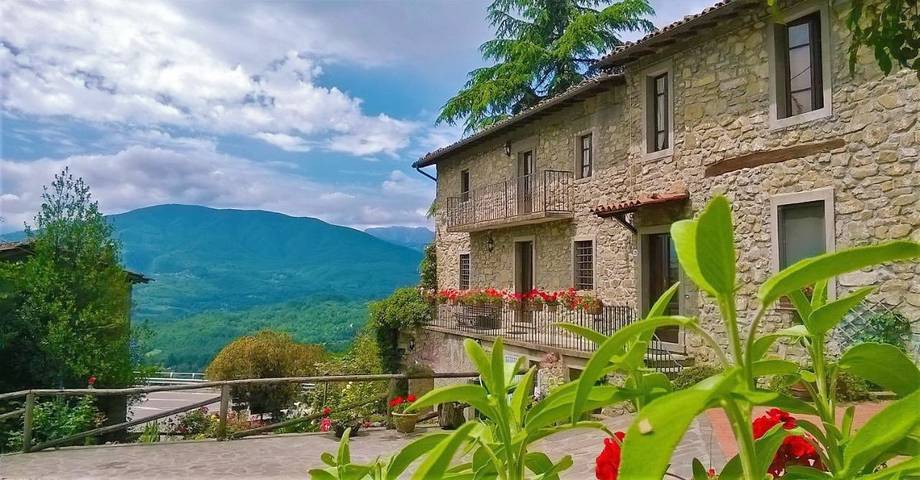 Ferienwohnung für 2 Personen, mit Terrasse und Garten sowie Ausblick in Castiglione di Garfagnana