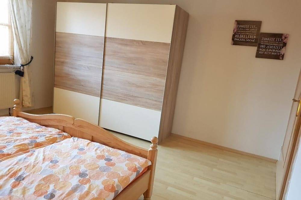 Ganze Wohnung, Gemütliche Ferienwohnung (90qm) mit 2 Schlafzimmern, Balkon & Terrasse in Spiegelau, Ostbayern
