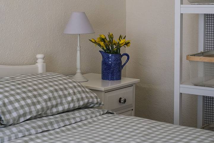 Holiday Cottage with seafront beach hut - sleeps 4 in Lyme Regis, Dorset