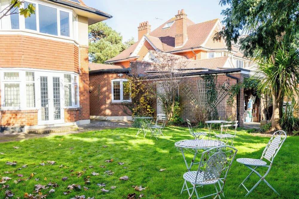 Glamping for 2 People in Boscombe, Bournemouth