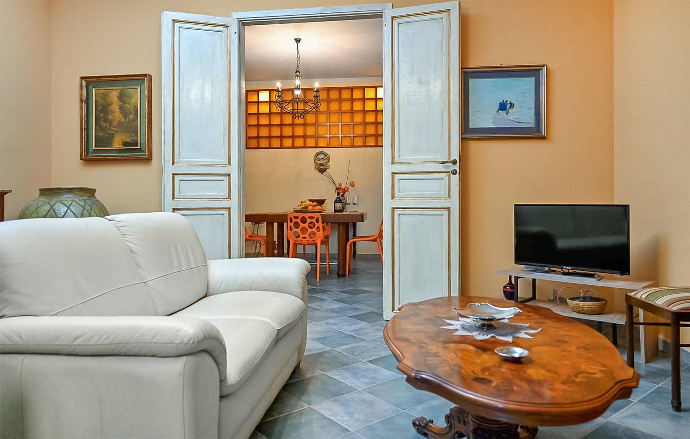Appartamento intero, Menfi Retreat: Appartamento spazioso con A/C, lavatrice e parcheggio in Menfi, Provincia di Agrigento