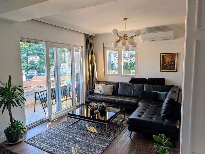 Ferieleilighet for 8 personer, med Balkong og Terrasse i tillegg til Utsikt i Budva