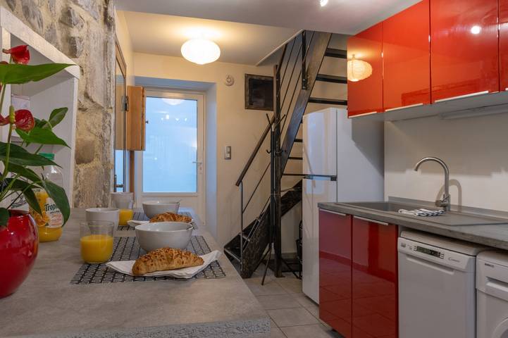 Hel lägenhet, Charming T2 Apartment in the Historic Center of Vals-les-Bains, 2 Guests in Vals-les-Bains, Parc naturel régional des Monts d'Ardèche