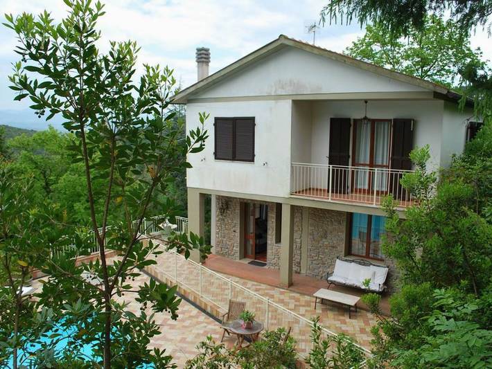 Casa vacanza per 13 persone, con Balcone e Terrazza nonché Giardino e Piscina a Sassetta