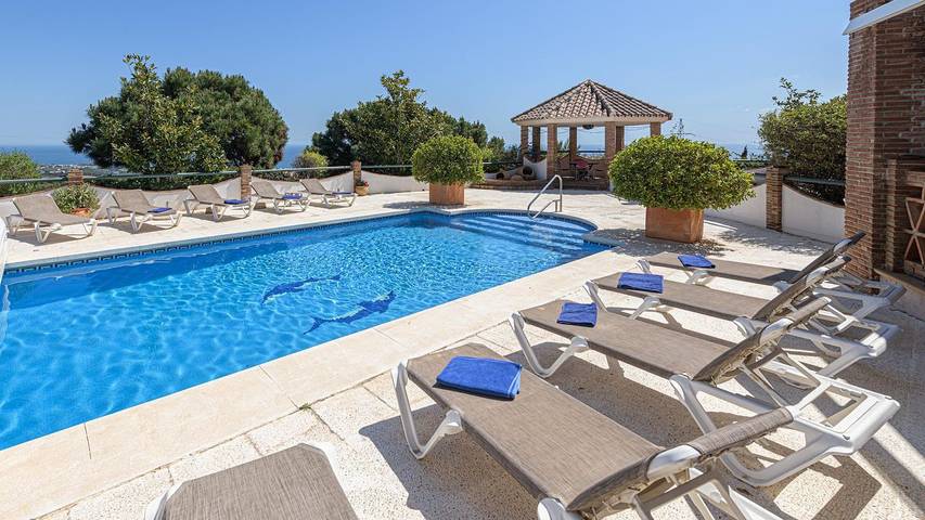 Villa for 14 people, with pool and garden in Costa del Sol East