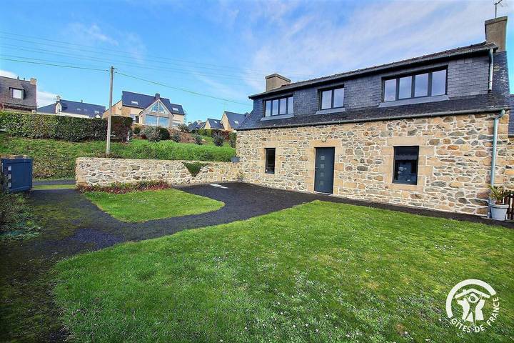 Gîte pour 5 personnes, avec jardin à Plougrescant - 2