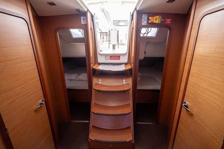 Péniche pour 8 personnes dans Port Pin Rolland - 4