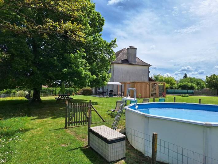 Location de vacances pour 8 personnes, avec jardin ainsi que piscine et vue, animaux acceptés à Saint-Yrieix-la-Perche - 2