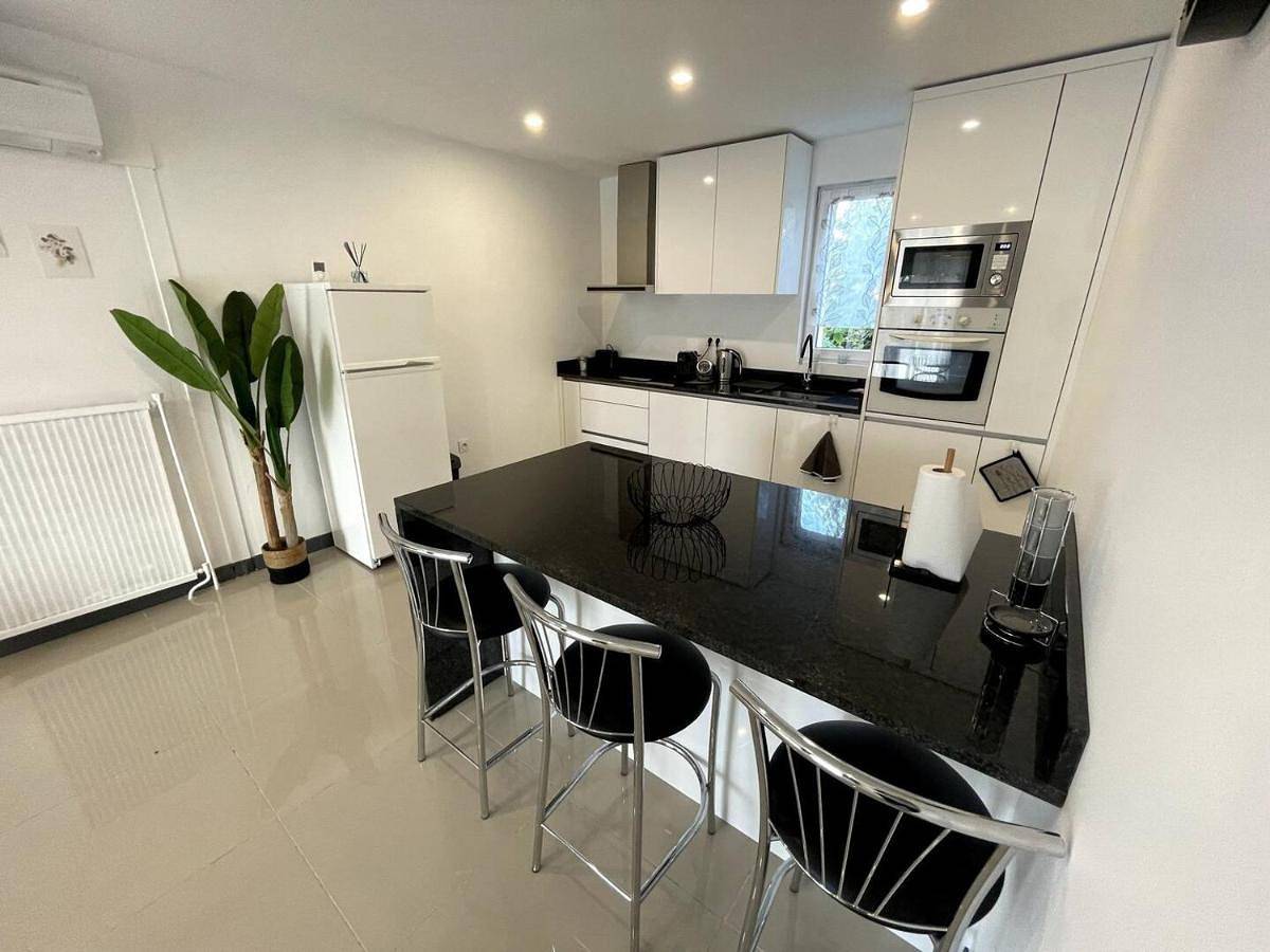 Appartement entier, Three-Bedroom Apartment in Montélimar, Région de nyons