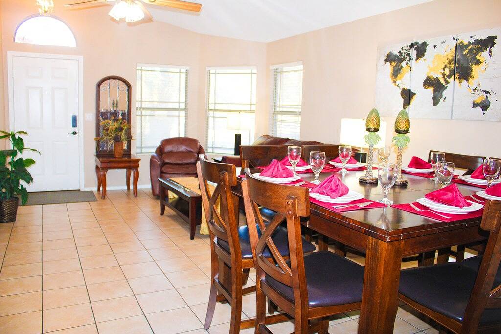 Sparkling Home Book Now! Minutes from Ap & Lv Strip! in Paradise, Nevada