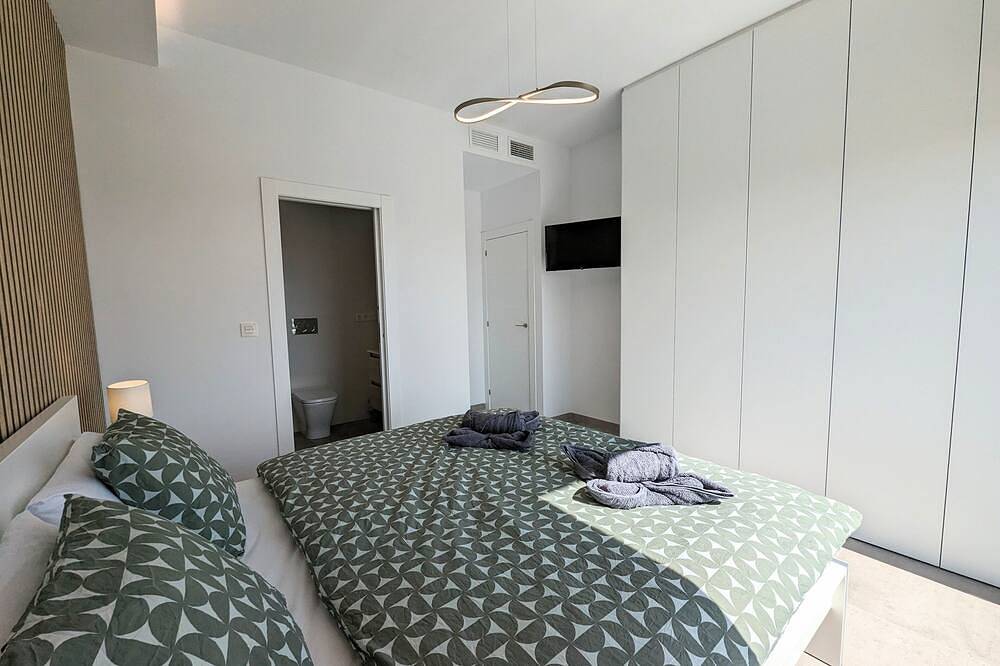 Ferienhaus 'R- Exklusive Villa mit Jacuzzi', privater Pool & Wlan in Los Montesinos, Costa Blanca