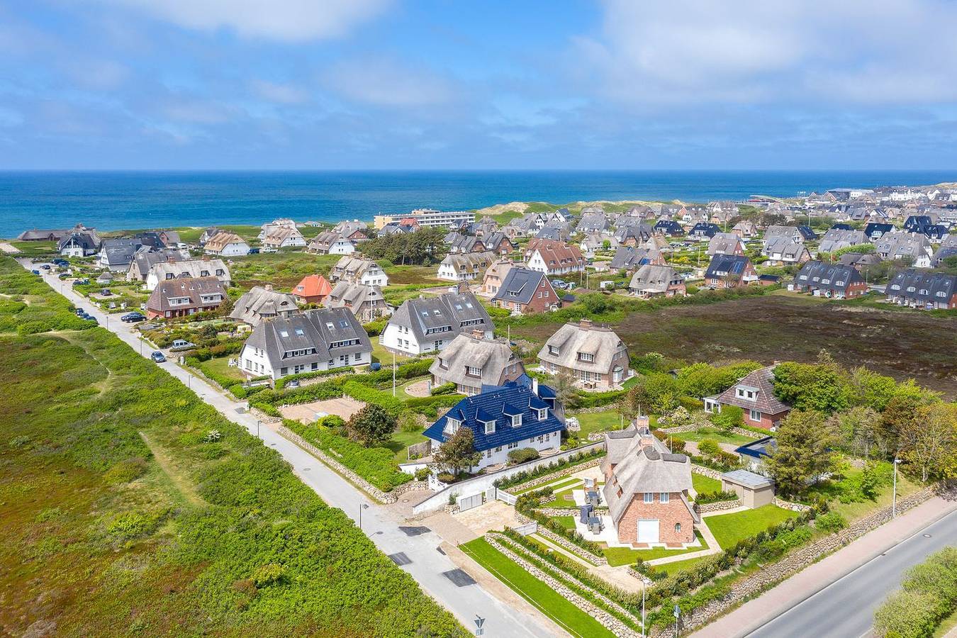 Hausteil mit ca. 123 m² Nutzfläche und Parkplatz. in Sylt