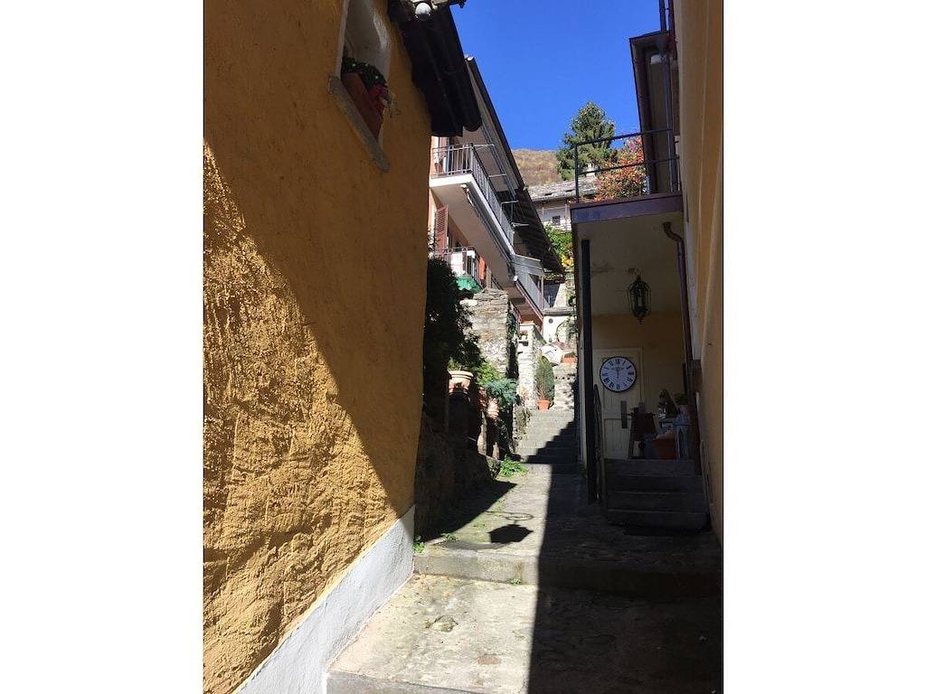 Ferienrustico „Auf Burg“ in Brione sopra Minusio, Tessiner Alpen