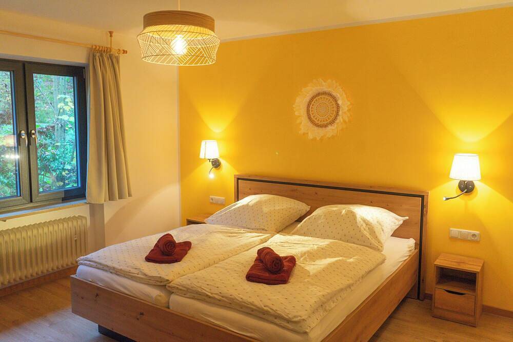 Ganze Wohnung, Gemütliche Ferienwohnung mit großer Spielscheune, ideal für Familien in Kirchzell, Main-Odenwald