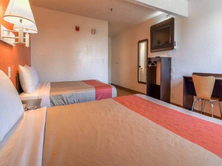 Apartamento entero, 1 Cama Queen | Ducha De Ada/ri/mini Nevera in San Diego, San Diego County