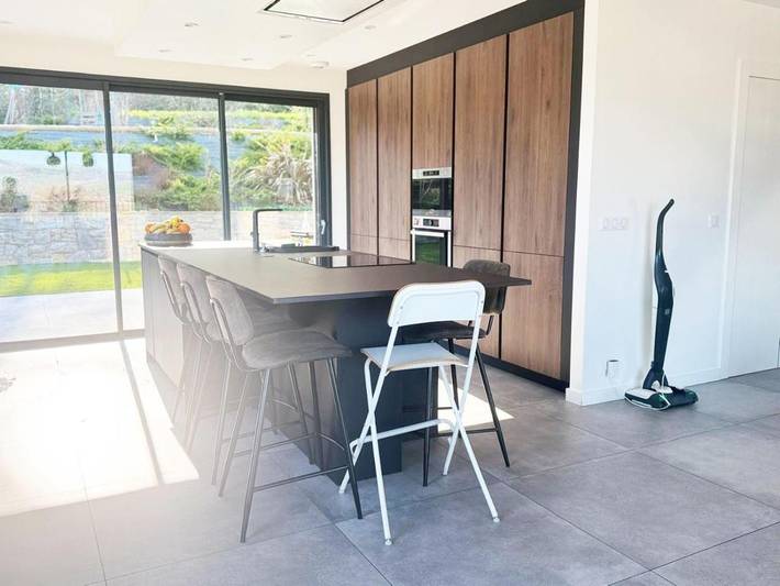 Location de vacances pour 8 personnes, avec bassin pour enfant et vue ainsi que jardin et piscine, adapté aux familles à Épagny - 2