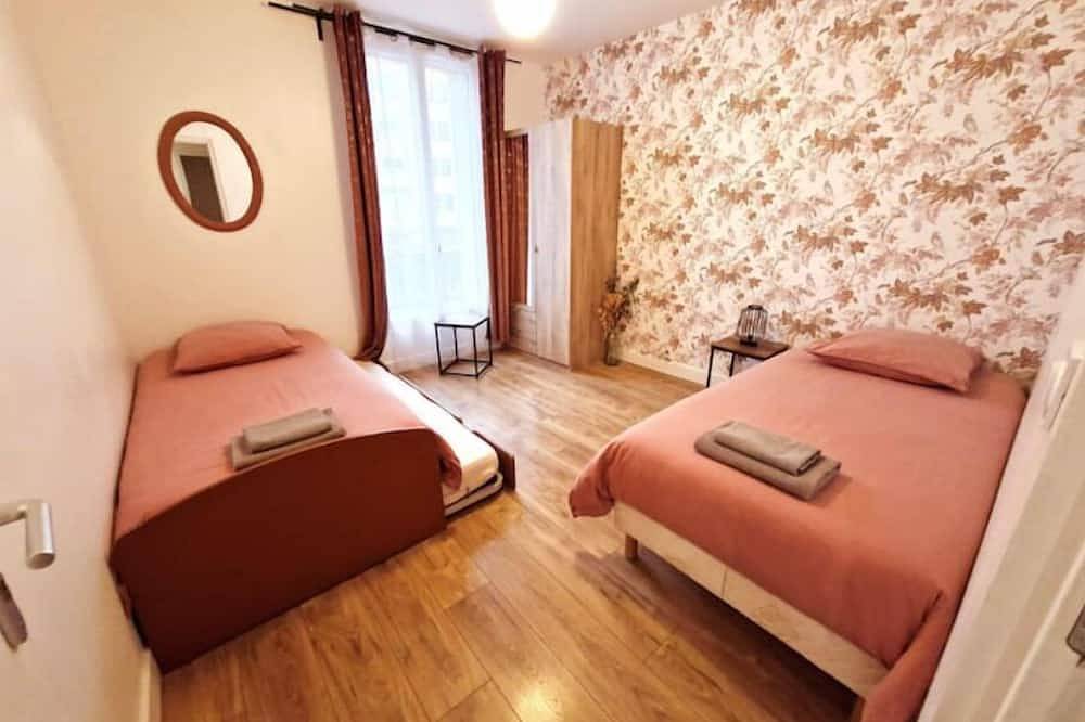 Entire apartment, Appartement \"gaby\", Centre-ville, au Pied du Métro in Clichy, Hauts-de-Seine