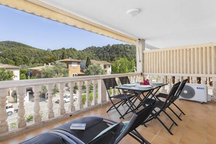 Apartamento entero, Apartamento vacacional "S Olivera" cerca de la playa con terraza privada y Wi-Fi in Puerto de Sóller, Sóller