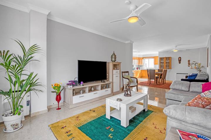 Apartamento entero, Apartamento 'Gata De Gorgos' con vistas a la montaña, balcón y Wi-Fi in Gata de Gorgos, Costa Blanca