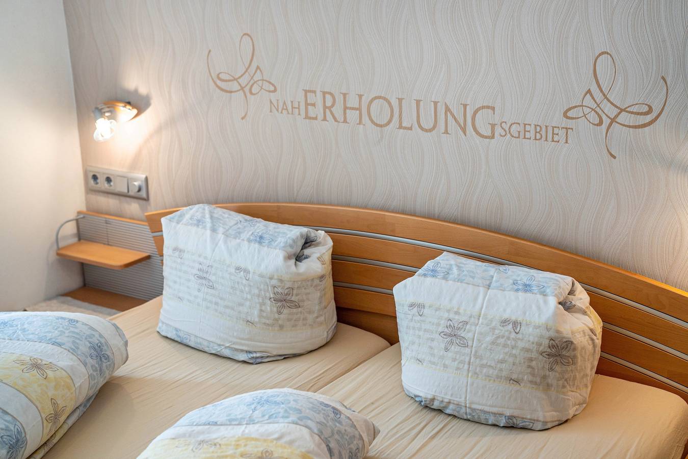 Gästehaus Gerda: Doppelzimmer 3 mit Bergblick, privatem Balkon und Wi-Fi in Bad Peterstal-Griesbach, Mittlerer Schwarzwald
