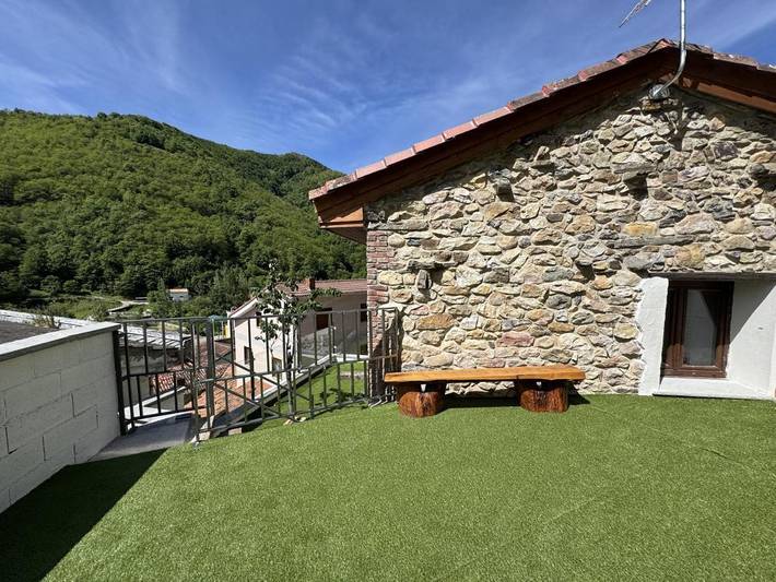 Casa rural para 4 personas, con balcón y vistas en Aller - 2