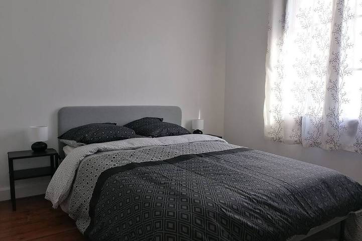 Charming bungalow with garden in a quiet neighborhood in Montreuil, Sena-Saint Denis