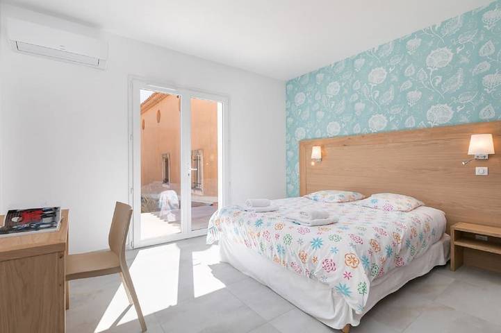 Location de vacances pour 12 personnes, avec jardin et terrasse à Nans-les-Pins - 4