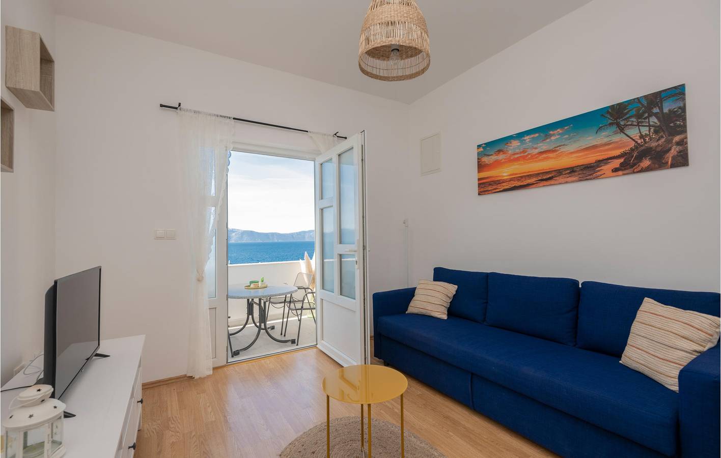 Ganze Ferienwohnung, Charmantes Apartment mit WLAN und Terrasse, 200 m von der Küste entfernt in Podaca in Podaca, Makarska Riviera