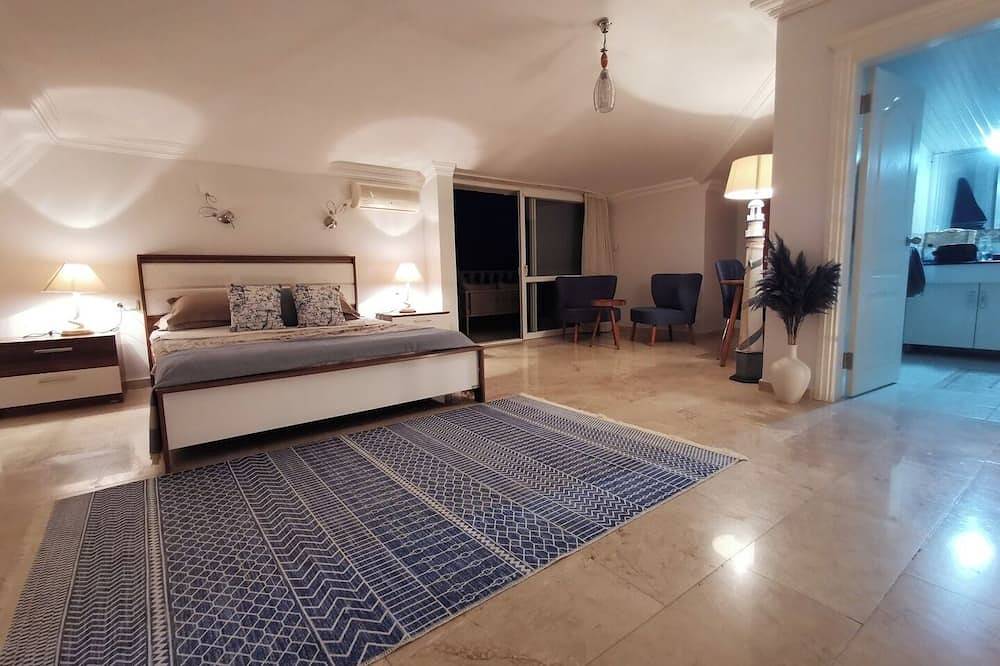 Villa with a Pool and Jacuzzi in Alanya, Antalya (provins)