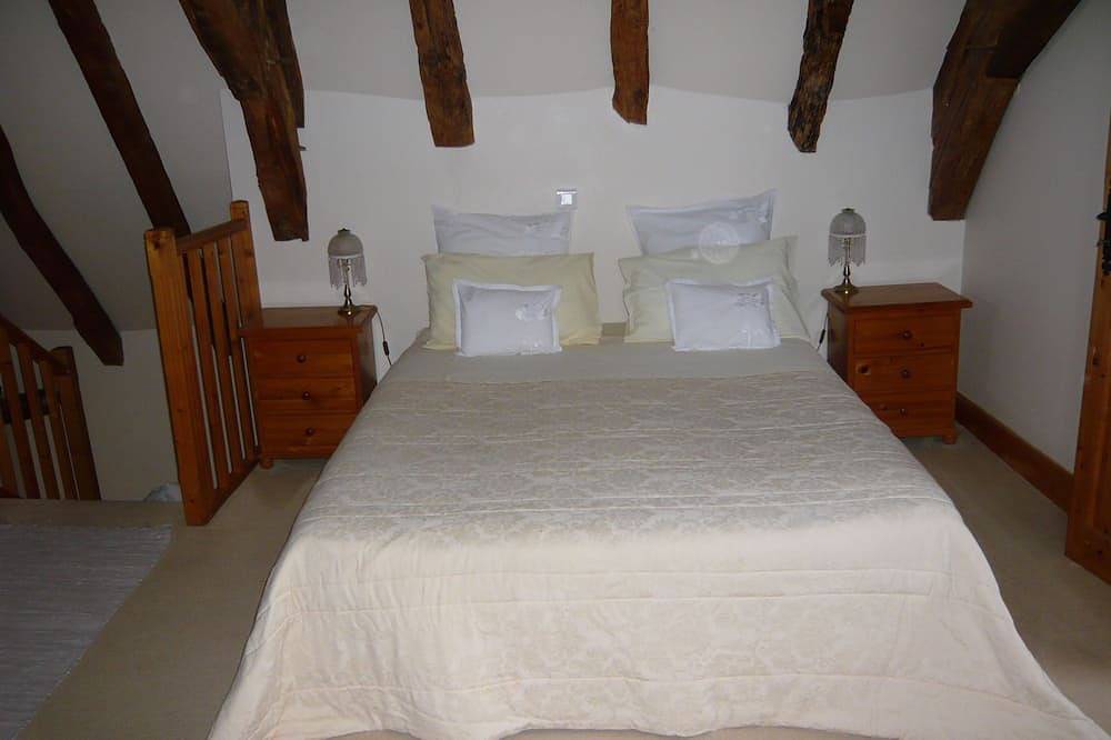 Gite de luxe pour couples adultes, paisable, vues dégagées, large piscine in Boisse, Périgord Pourpre