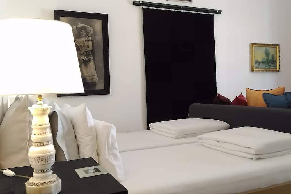 Apartamento entero, Artsu Danubio vista del río 2 dormitorios topfloor arte individual diseñado apartamento + Ac in Budapest, Közép-Magyarország