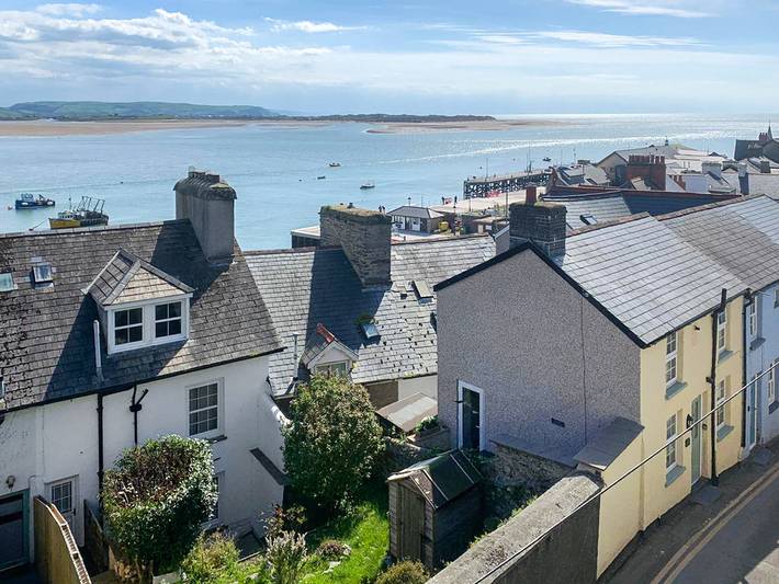 Holiday home for 8 people, with garden in Aberdovey