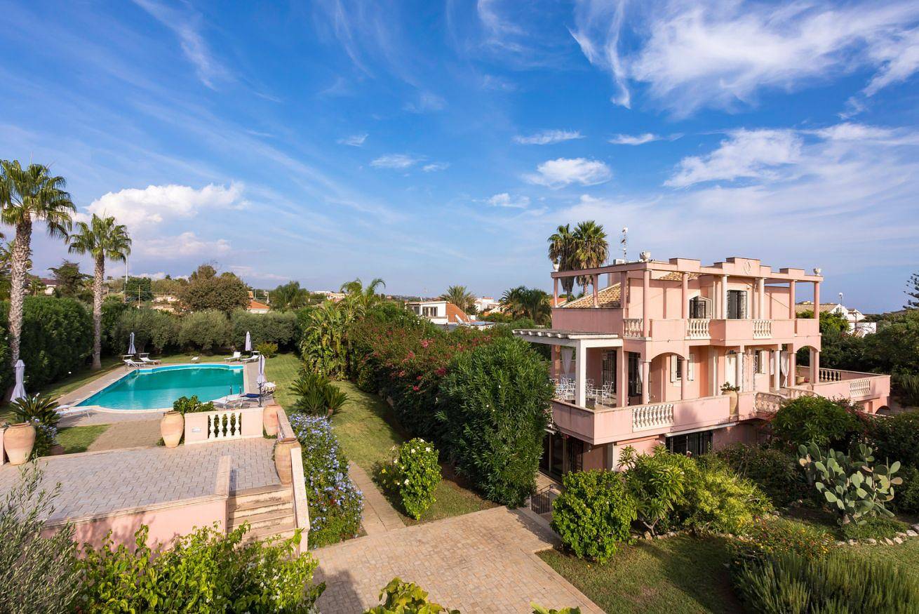 Villa Festosa - Luxury retreat by the beach in Kaukana, Santa Croce Camerina