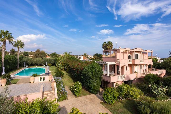 Villa per 16 persone, con giardino e piscina in Santa Croce Camerina