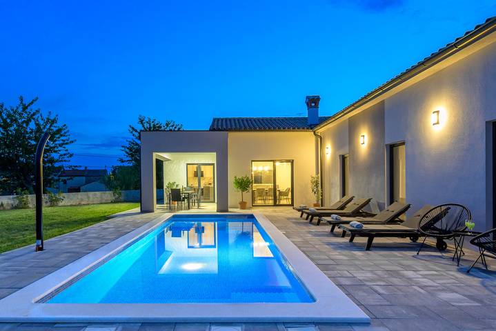 Ferienhaus für 6 Personen, mit Terrasse und Garten sowie Pool in Barban