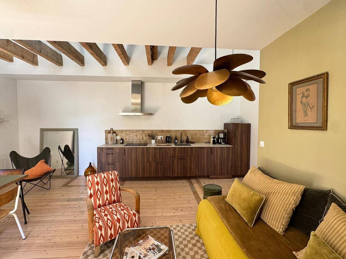 Appartement entier, One-Bedroom Apartment in Lons-le-Saunier, Jura