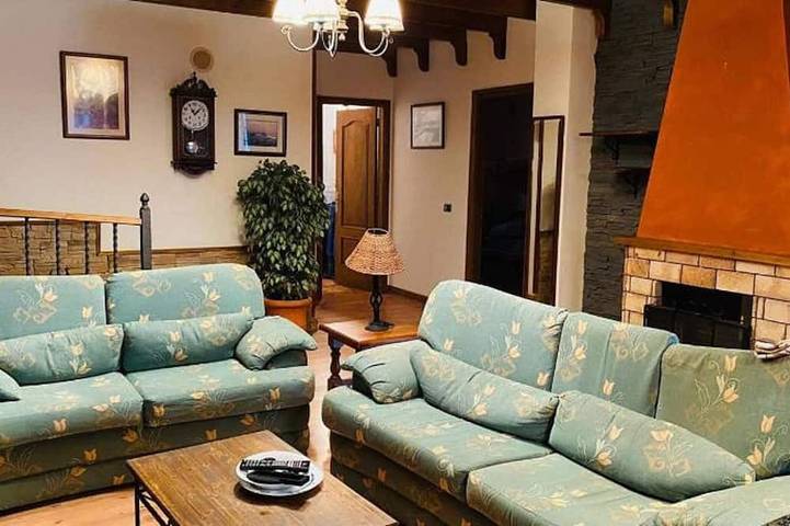 Gîte pour 6 personnes, avec jacuzzi et balcon