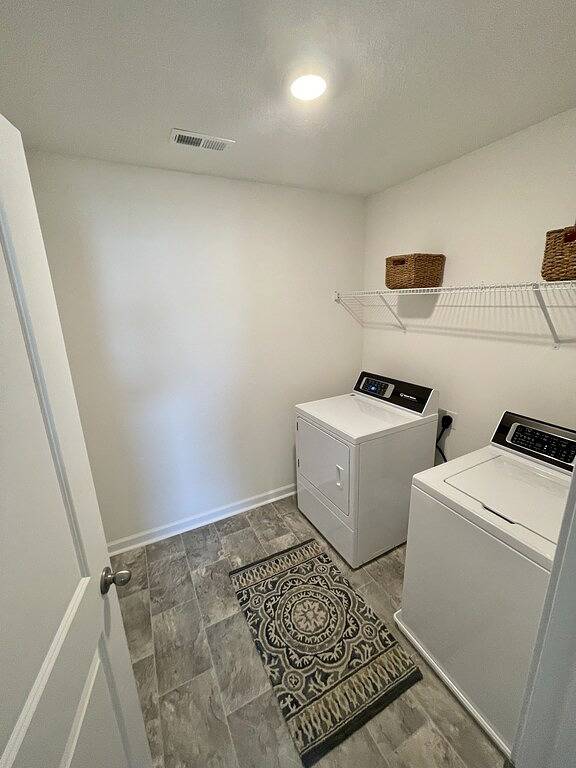 Beautiful new home with lake view near hiking trails in Anderson County