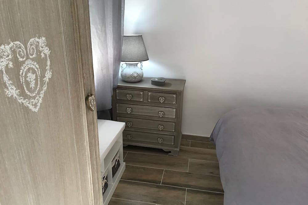Entire apartment, Central apartment, fully renovated, sunny balcony and free bicycles in El Barrio, Alicante