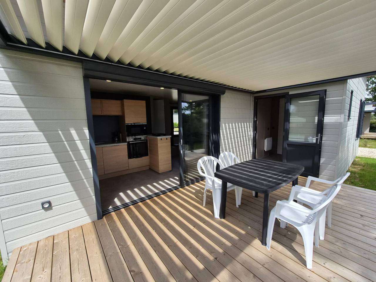 Chalet Cómodo con Clima y Estacionamiento / 2 Habitaciones in Marzan, Côte des Mégalithes