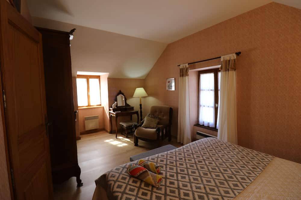 Randonnée  portes de l'Aubrac Vue sur  Lac  4 pers 2 chambres   2wc Mandailles in Castelnau-de-Mandailles, Parc naturel régional de l'Aubrac
