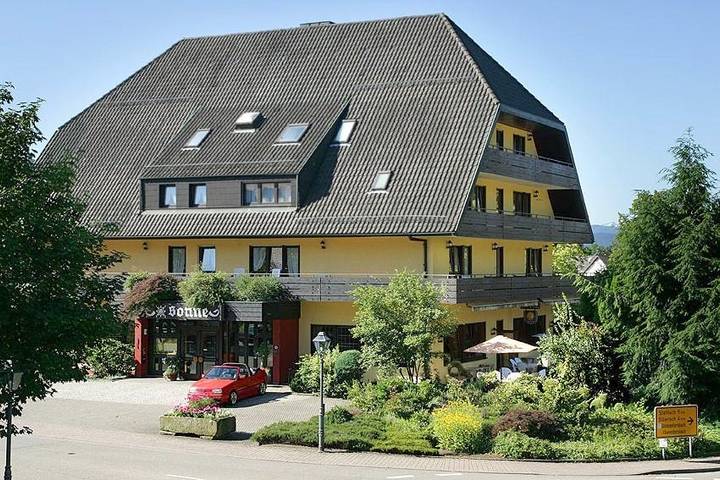 Hôtel, avec Balcon et Terrasse ainsi que Jardin et Vue à Zell am Harmersbach