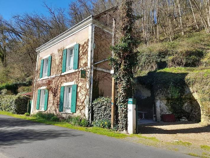 Location de vacances pour 7 personnes, avec jardin et terrasse à Aubigné-Racan
