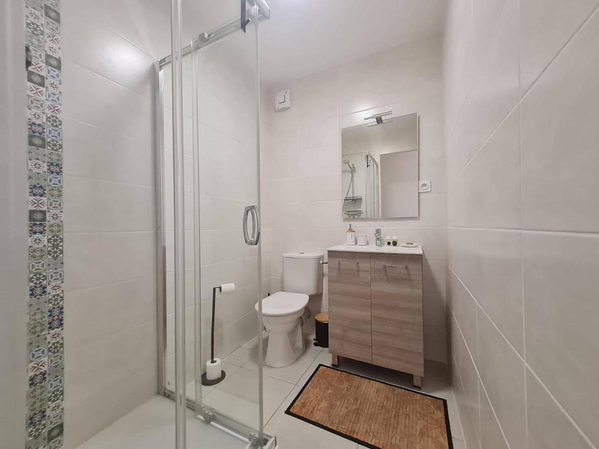 Double Room with Private Bathroom in Annemasse, Région de Saint-Julien-en-Genevois