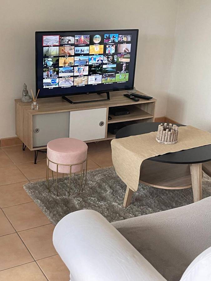Appartement entier, One-Bedroom Apartment in Creil, Oise