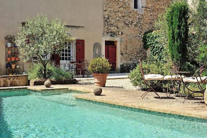 Ferienwohnung für 3 Personen, mit Terrasse und Garten sowie Pool und Ausblick